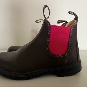 Blundstone Kids Brown Leather Chelsea Boots with Pink Elastic